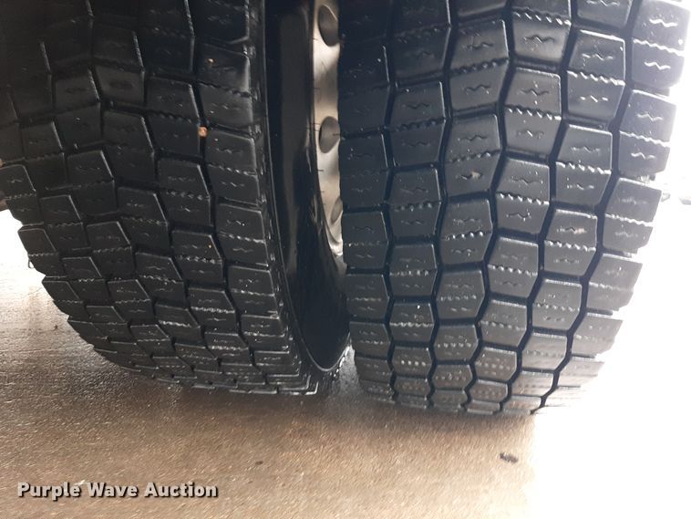 image for item LX9881 2007 Sutphen SL-75  Quint fire truck