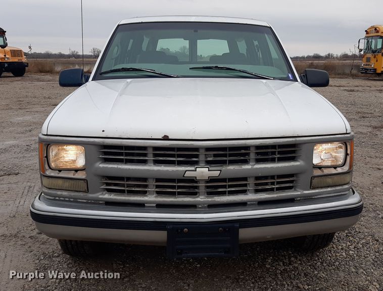 image for item LX9884 1999 Chevrolet Suburban C1500  SUV