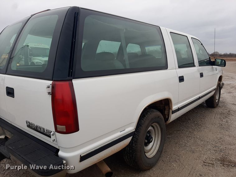 image for item LX9884 1999 Chevrolet Suburban C1500  SUV