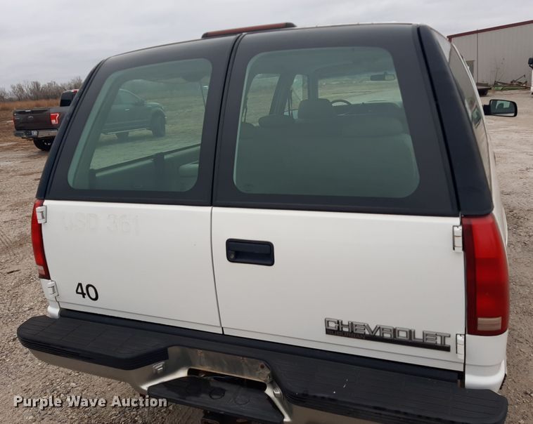 image for item LX9884 1999 Chevrolet Suburban C1500  SUV