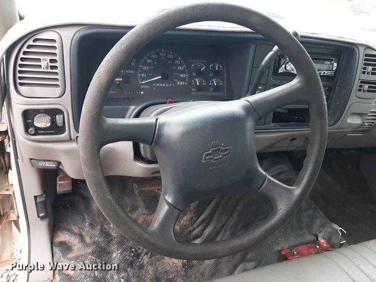 image for item LX9884 1999 Chevrolet Suburban C1500  SUV