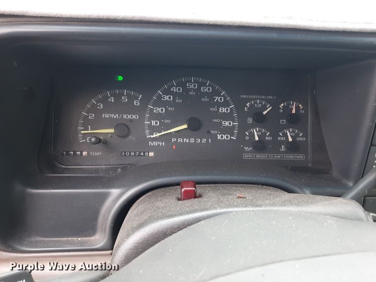 image for item LX9884 1999 Chevrolet Suburban C1500  SUV