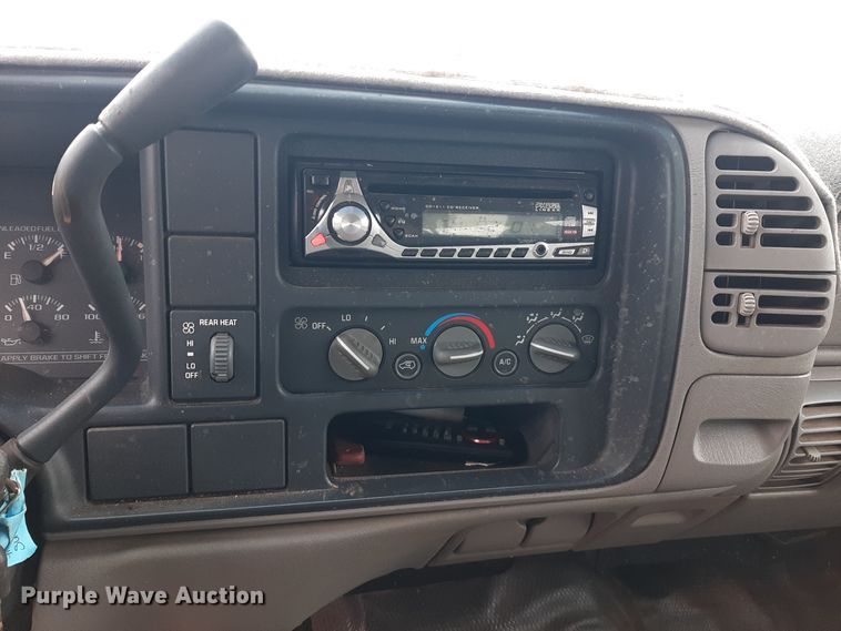 image for item LX9884 1999 Chevrolet Suburban C1500  SUV