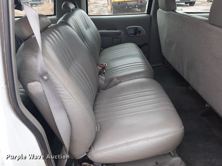 image for item LX9884 1999 Chevrolet Suburban C1500  SUV