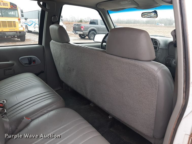 image for item LX9884 1999 Chevrolet Suburban C1500  SUV