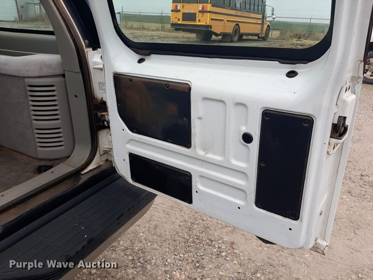 image for item LX9884 1999 Chevrolet Suburban C1500  SUV