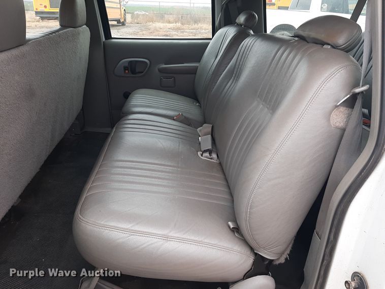 image for item LX9884 1999 Chevrolet Suburban C1500  SUV