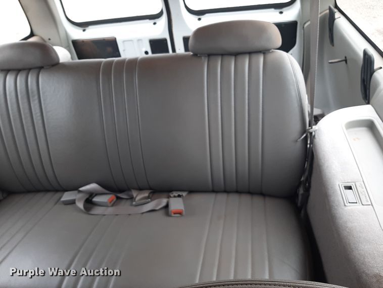 image for item LX9884 1999 Chevrolet Suburban C1500  SUV