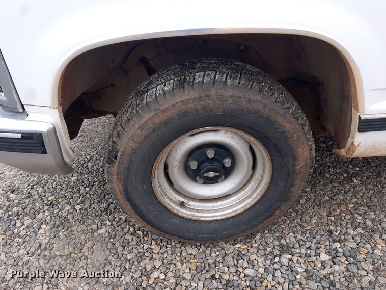 image for item LX9884 1999 Chevrolet Suburban C1500  SUV