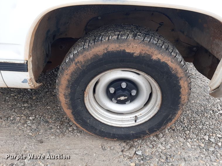 image for item LX9884 1999 Chevrolet Suburban C1500  SUV