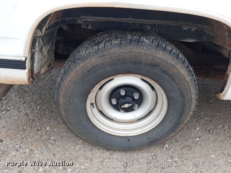 image for item LX9884 1999 Chevrolet Suburban C1500  SUV