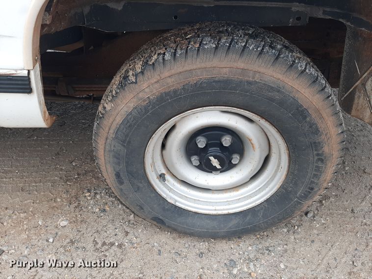 image for item LX9884 1999 Chevrolet Suburban C1500  SUV