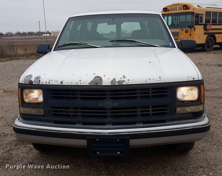 image for item LX9885 1999 Chevrolet Suburban 1500  SUV