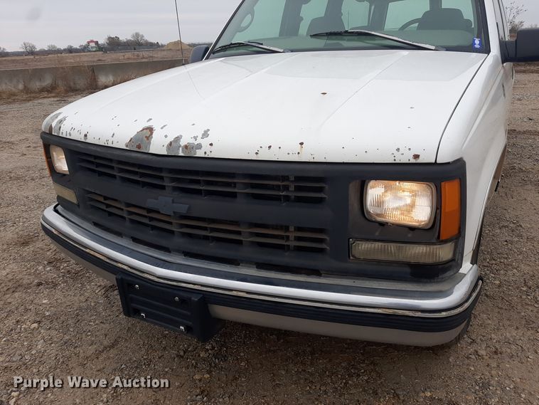 image for item LX9885 1999 Chevrolet Suburban 1500  SUV