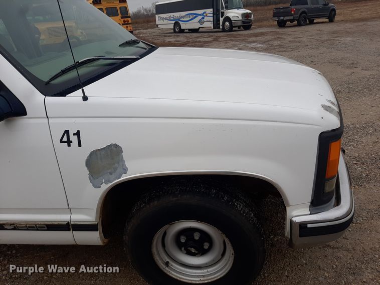 image for item LX9885 1999 Chevrolet Suburban 1500  SUV