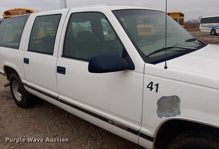 image for item LX9885 1999 Chevrolet Suburban 1500  SUV
