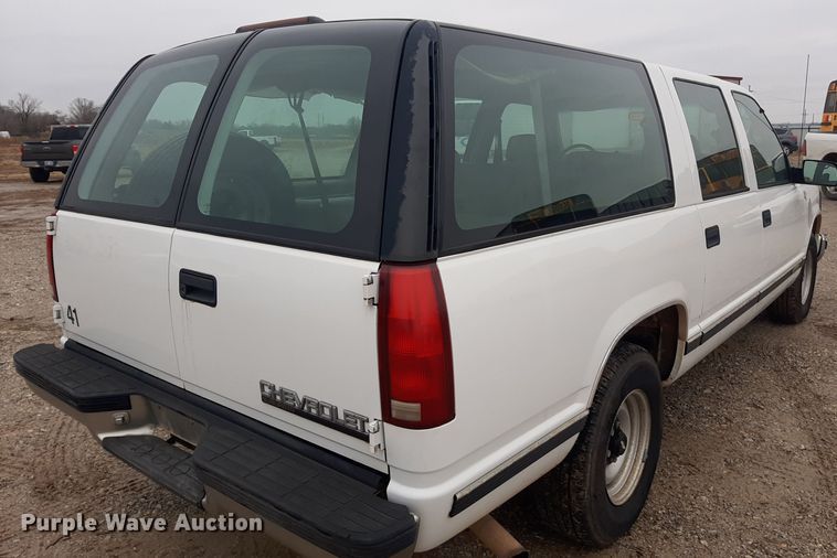 image for item LX9885 1999 Chevrolet Suburban 1500  SUV