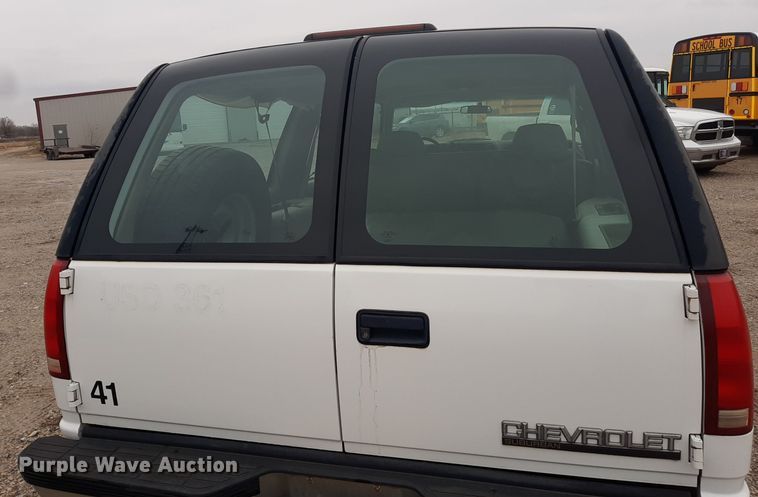 image for item LX9885 1999 Chevrolet Suburban 1500  SUV