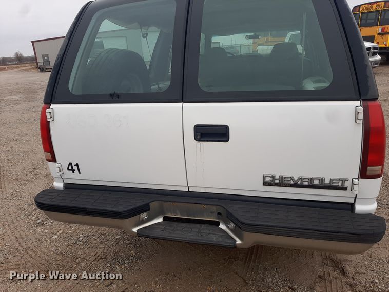 image for item LX9885 1999 Chevrolet Suburban 1500  SUV