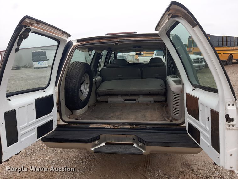 image for item LX9885 1999 Chevrolet Suburban 1500  SUV