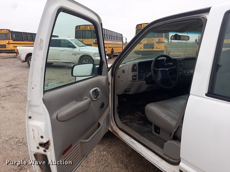 image for item LX9885 1999 Chevrolet Suburban 1500  SUV