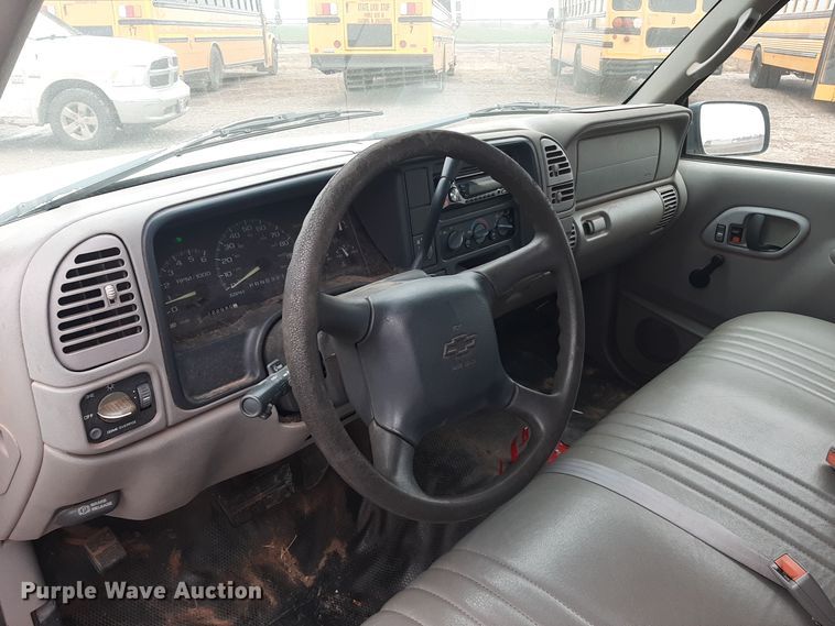 image for item LX9885 1999 Chevrolet Suburban 1500  SUV