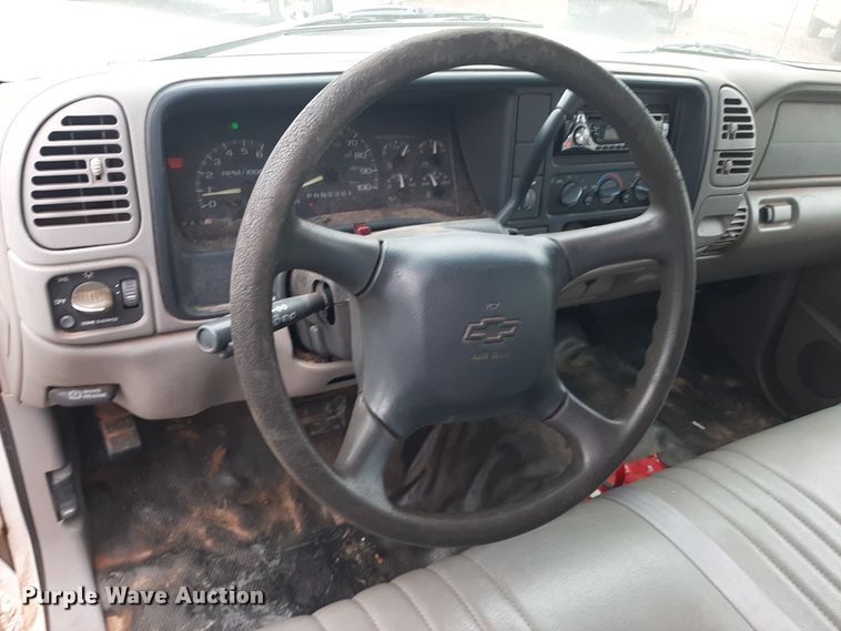 image for item LX9885 1999 Chevrolet Suburban 1500  SUV