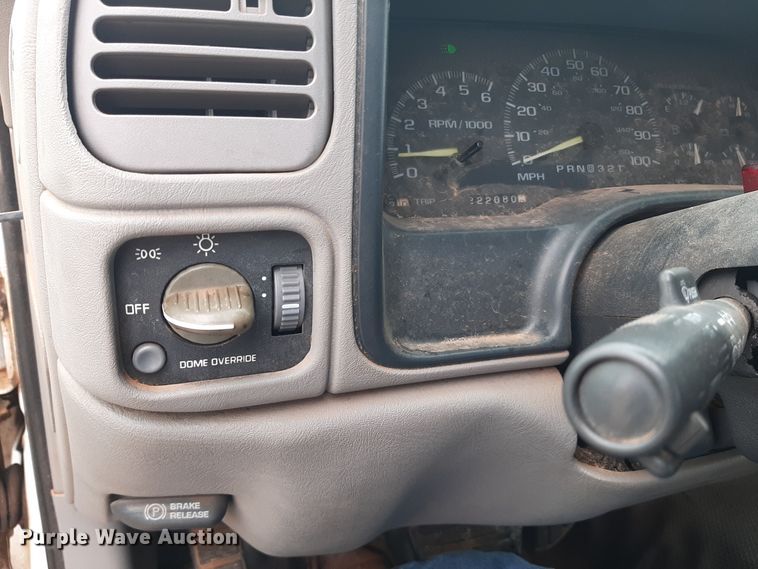 image for item LX9885 1999 Chevrolet Suburban 1500  SUV