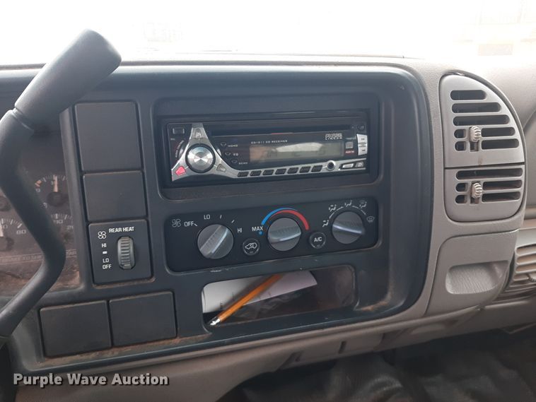 image for item LX9885 1999 Chevrolet Suburban 1500  SUV