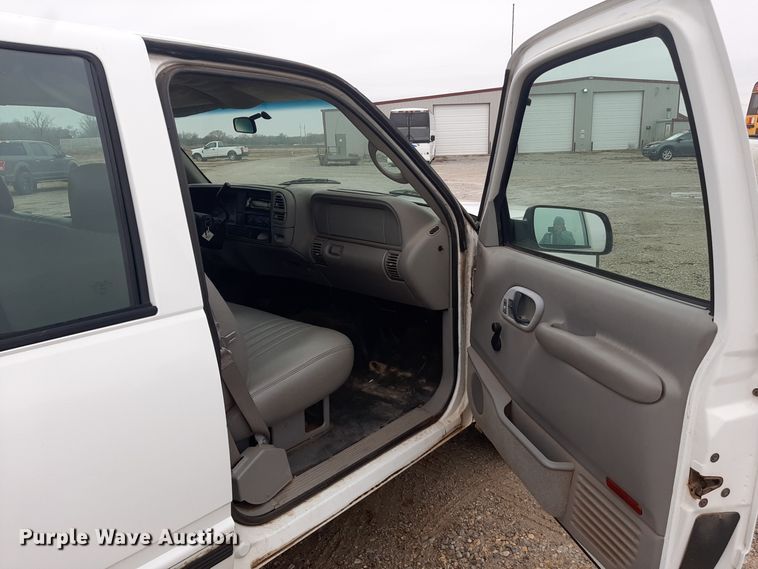 image for item LX9885 1999 Chevrolet Suburban 1500  SUV