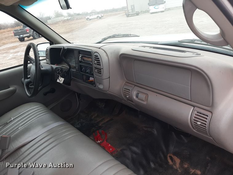 image for item LX9885 1999 Chevrolet Suburban 1500  SUV