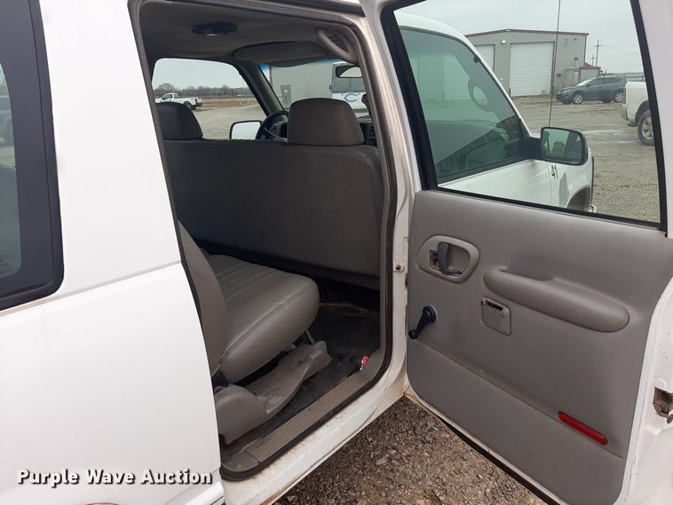 image for item LX9885 1999 Chevrolet Suburban 1500  SUV