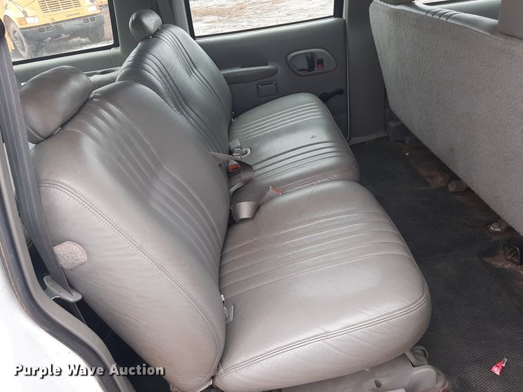 image for item LX9885 1999 Chevrolet Suburban 1500  SUV