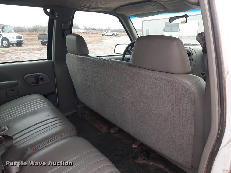 image for item LX9885 1999 Chevrolet Suburban 1500  SUV