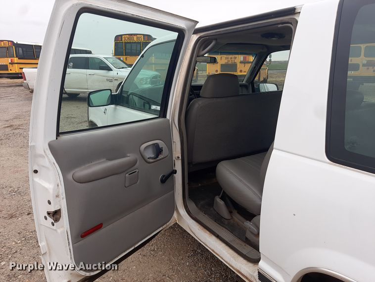 image for item LX9885 1999 Chevrolet Suburban 1500  SUV