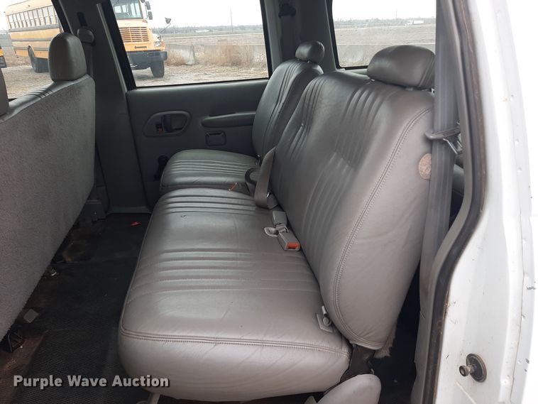 image for item LX9885 1999 Chevrolet Suburban 1500  SUV