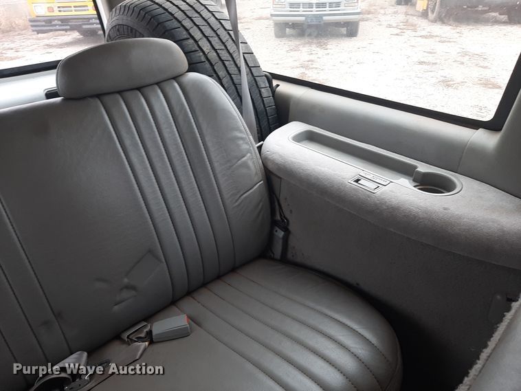 image for item LX9885 1999 Chevrolet Suburban 1500  SUV