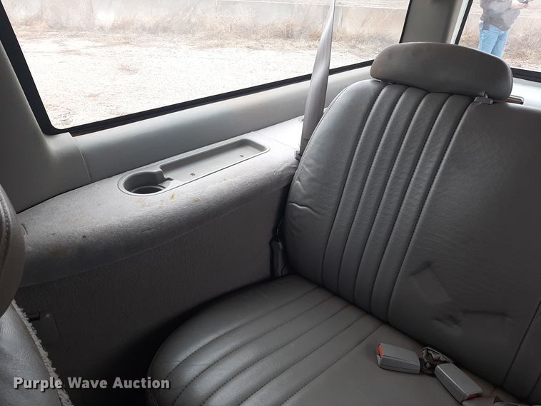 image for item LX9885 1999 Chevrolet Suburban 1500  SUV