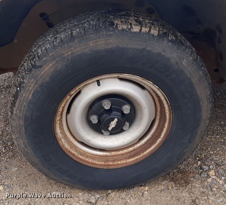 image for item LX9885 1999 Chevrolet Suburban 1500  SUV