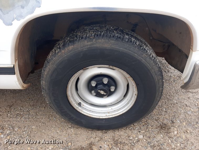 image for item LX9885 1999 Chevrolet Suburban 1500  SUV