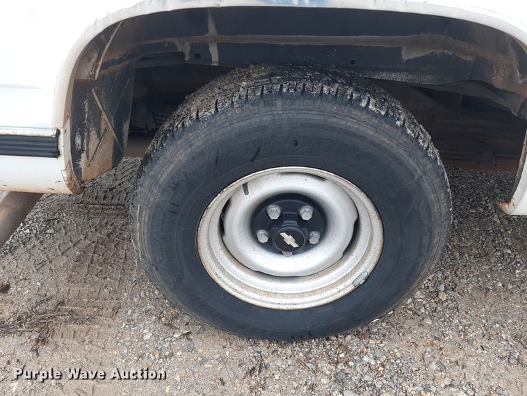 image for item LX9885 1999 Chevrolet Suburban 1500  SUV