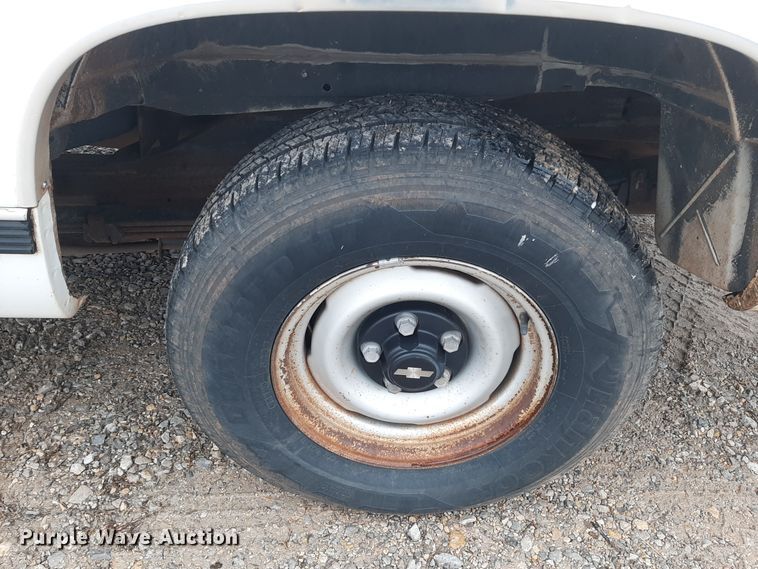 image for item LX9885 1999 Chevrolet Suburban 1500  SUV