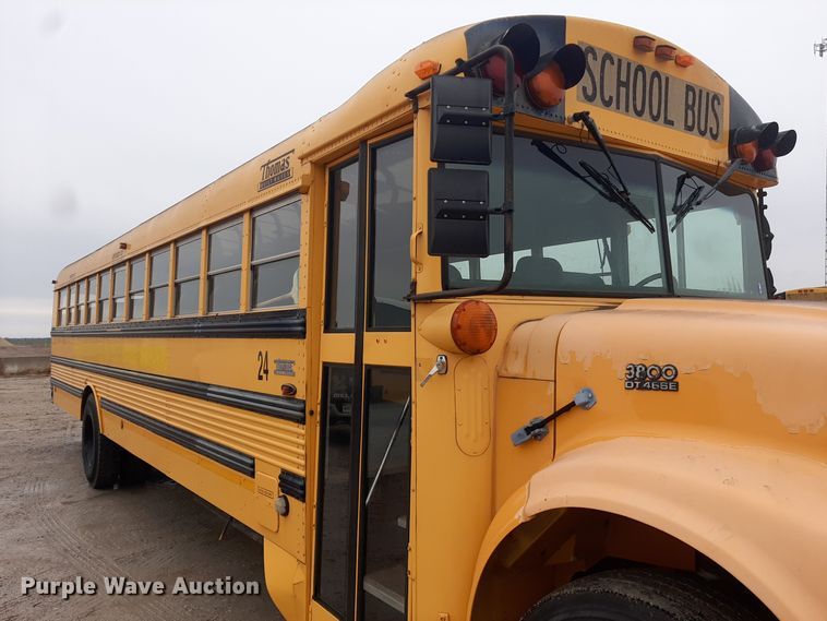 image for item LX9886 1999 International 3800  school bus
