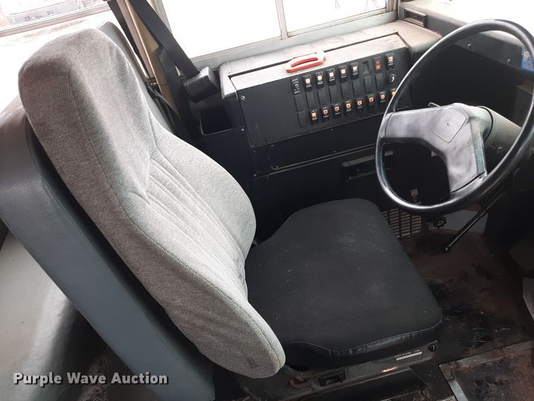 image for item LX9886 1999 International 3800  school bus