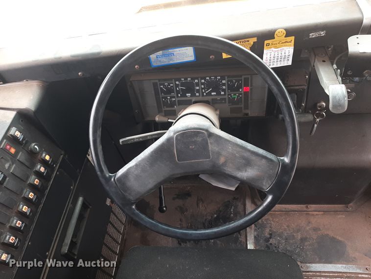 image for item LX9886 1999 International 3800  school bus