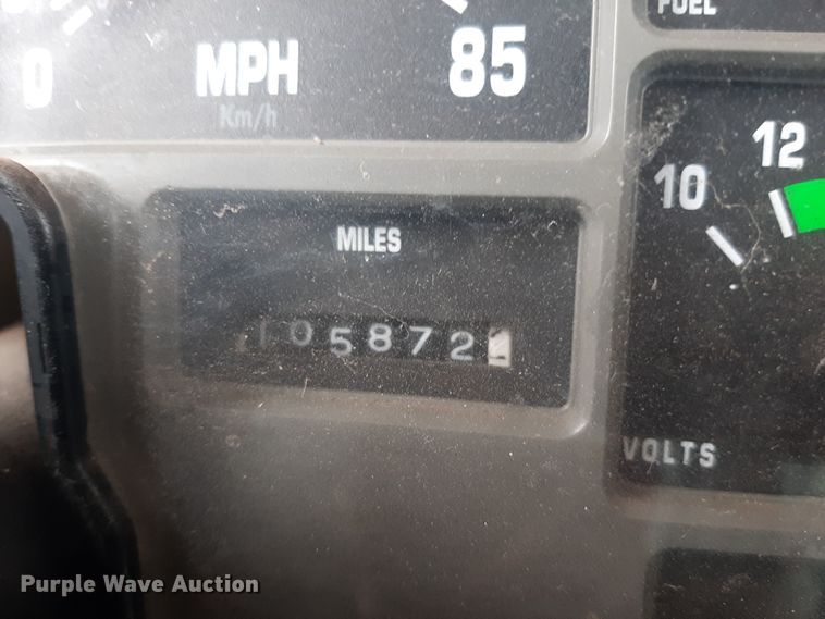 image for item LX9886 1999 International 3800  school bus