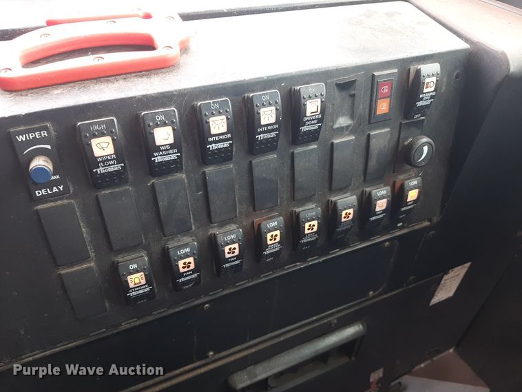 image for item LX9886 1999 International 3800  school bus