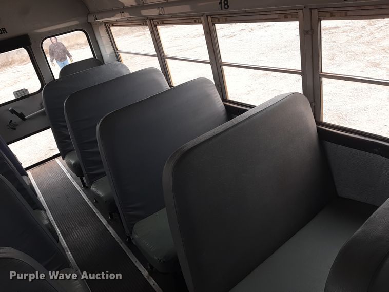 image for item LX9886 1999 International 3800  school bus