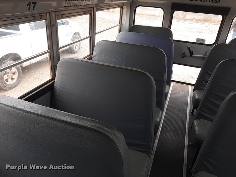 image for item LX9886 1999 International 3800  school bus