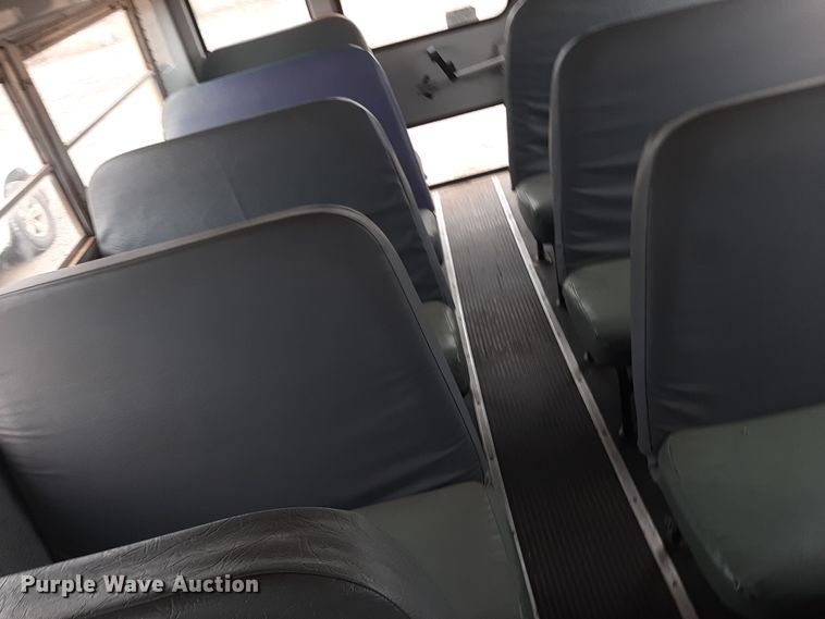 image for item LX9886 1999 International 3800  school bus